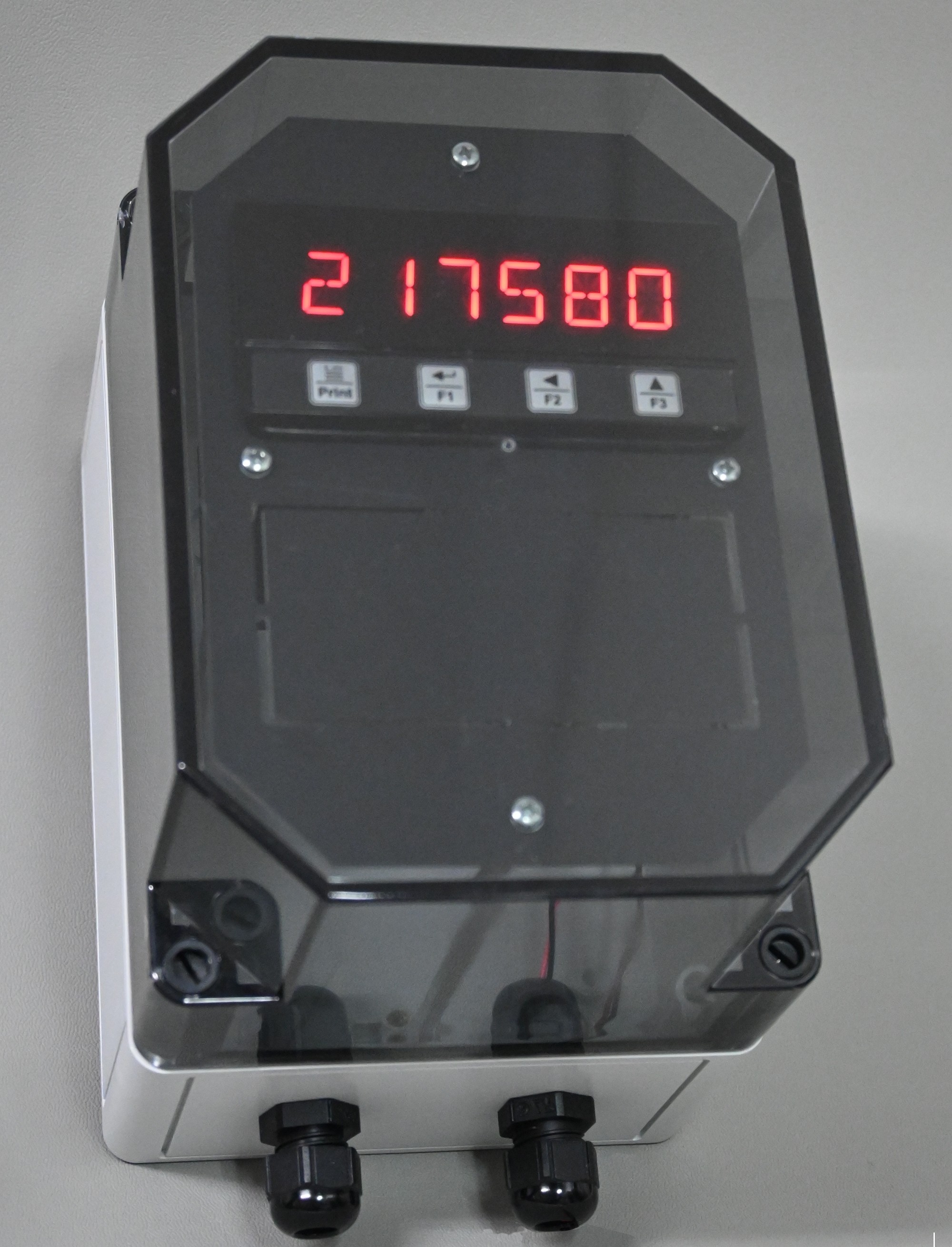 Wall mount IP65 enclosure with transparent lid for 1 or 2 digital indicators, Model IQ610